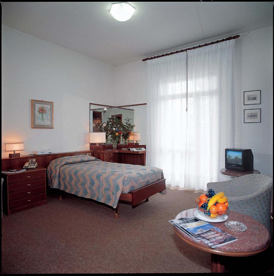 Hotel Ariston Molino Buja Abano Terme Quarto foto